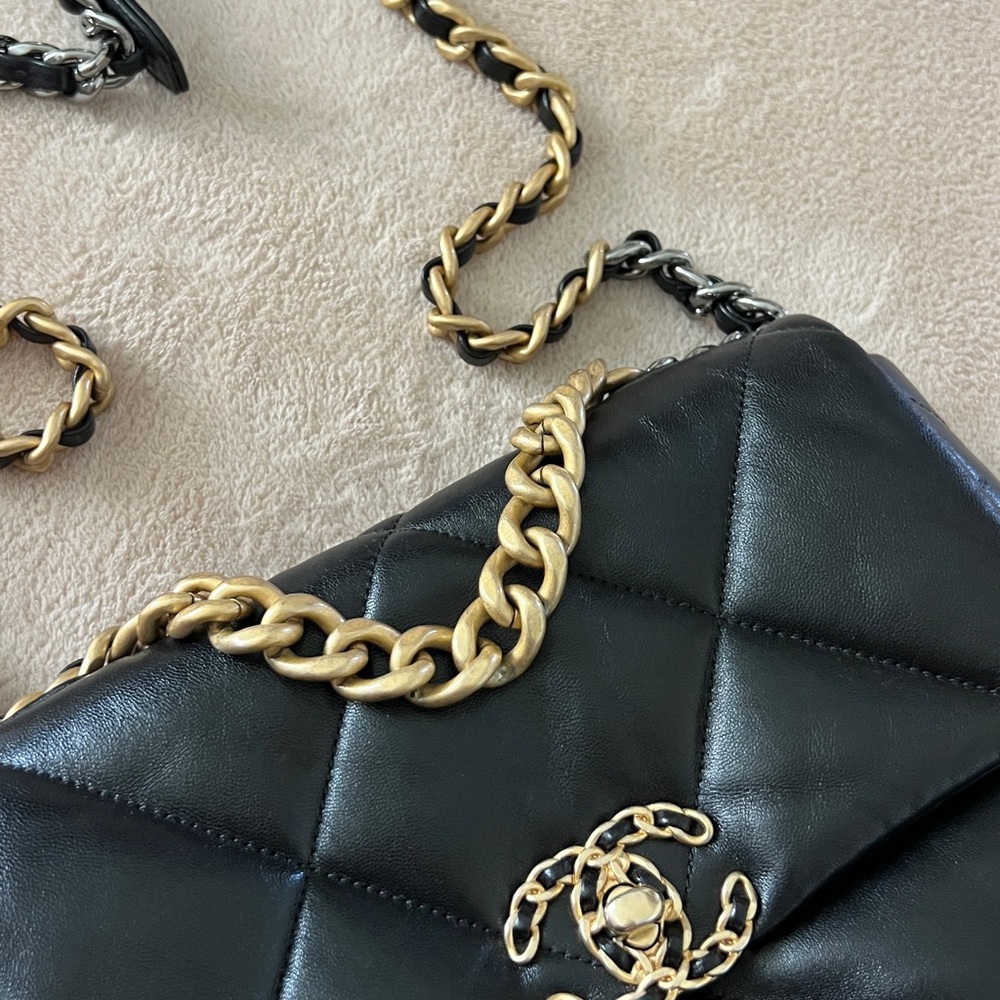 Chanel Black Leather Shoulder Bag with Gold Chain